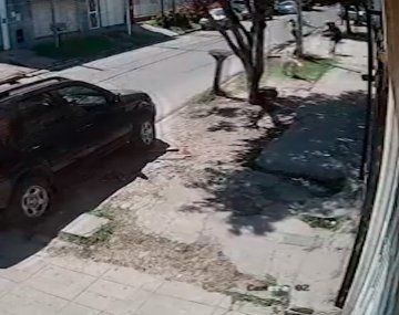 Relato salvaje en Isidro Casanova: loco del machete corrió a un chico porque no bajaba la música