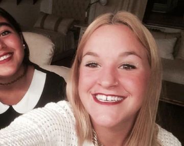 Federica López Brown y Juana Avalos, dos de los cuatro jóvenes que quisieron entrar a la quinta de Macri.