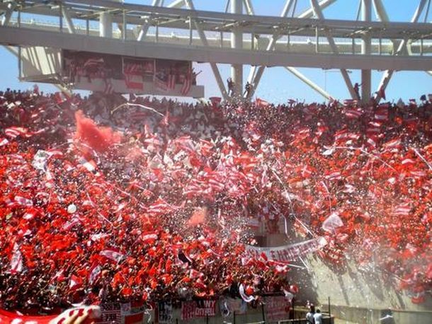 Se cruzaron hinchas de Gimnasia y Estudiantes en la previa del clásico