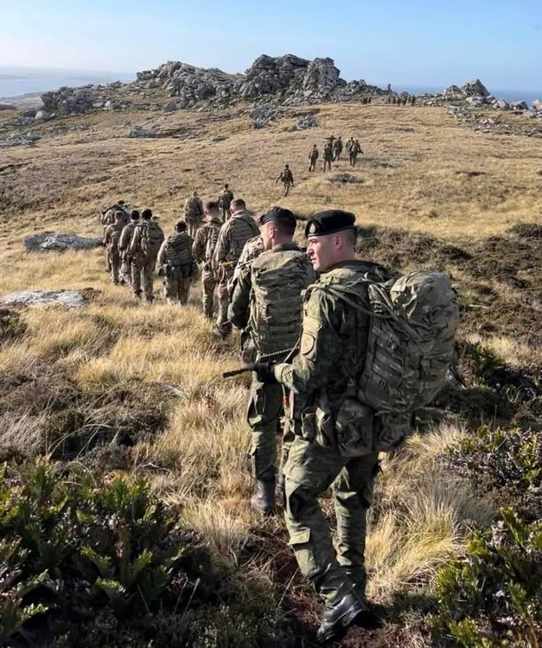 Soldados de Kosovo en las Islas Malvinas. Soldados de Kosovo en las Islas Malvinas.