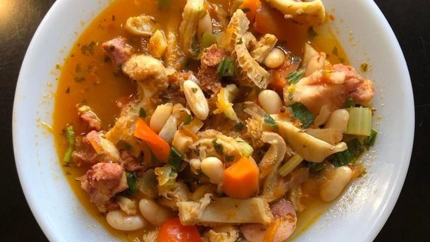 Este bodegón atendido por abuelas