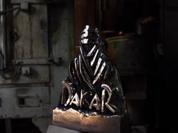 Mirá cómo se hizo el trofeo que se llevará el ganador del Dakar