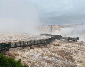 Cataratas del Iguazú: vuelven a cerrar el paso al público por la impactante crecida del río
