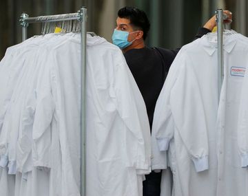 Un empleado desperdició 500 dosis de la vacuna de Moderna contra el coronavirus