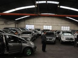 el gobierno impulsa un impuesto del 50% para la compra de autos de lujo el gobierno impulsa un impuesto del 50% para la compra de autos de lujo