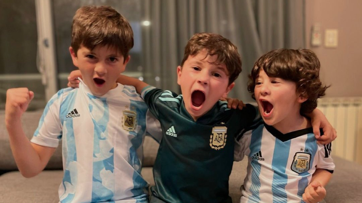 La mujer de Messi subió fotos de sus hijos festejando el gol y