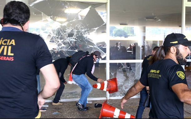 Disturbios en el Congreso de Brasil tras la aprobación de la reforma jubilatoria