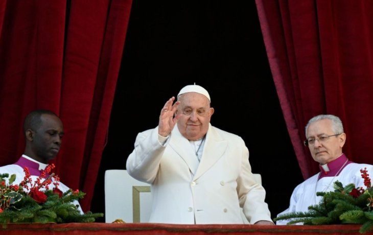 Otra noche tranquila: el papa Francisco empieza a mostrar una leve mejoría