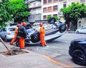 Caballito: perdió el control de su auto y chocó a tres vehículos estacionados