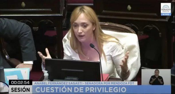 Fernández Sagasti retó a dos senadoras por hacer papelones en la sesión