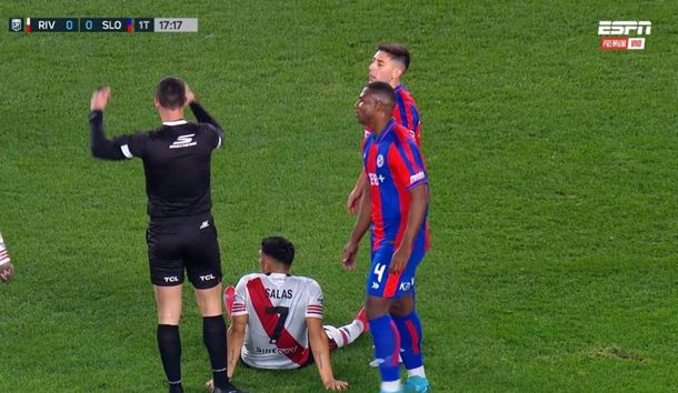 Maximiliano Salas salió lesionado ante San Lorenzo y encendió las alarmas en River: qué le pasó