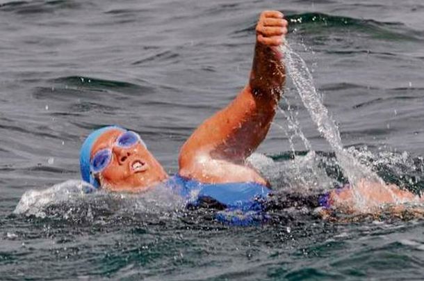 La nadadora de EE.UU. abandona cuarto intento para unir Cuba y Florida