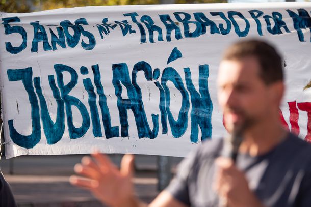 El PIT-CNT busca una reforma constitucional como respuesta a la ley de reforma de la seguridad social en Uruguay.