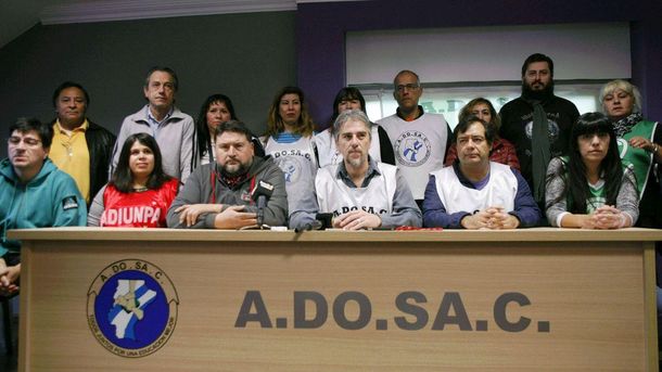 Con los chicos en el aula, continúa la negociación docente en Santa Cruz
