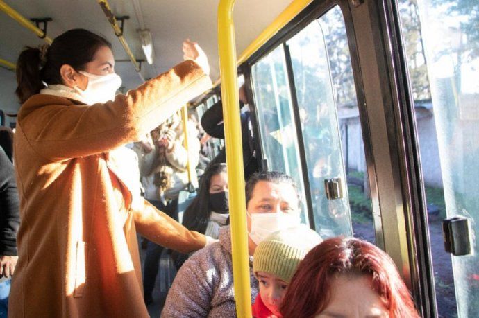 Tras años de postergaciones conectaron con el transporte público los barrios Atalaya y Manantiales de Moreno