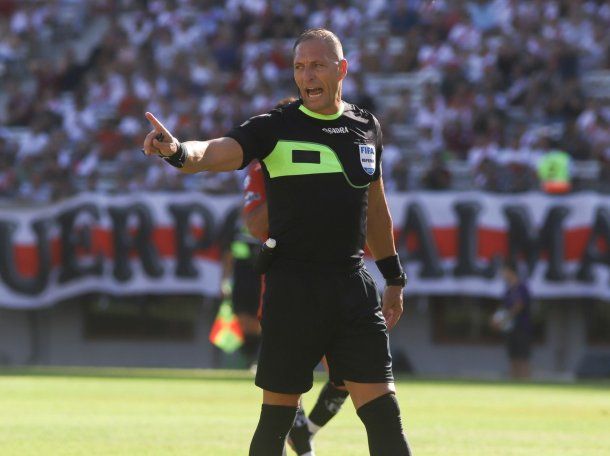 El nuevo e importante desafío laboral de Néstor Pitana en Ecuador