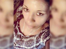 Hallan asesinada a golpes a una joven: sus hijos estaban con ella y buscan a su pareja