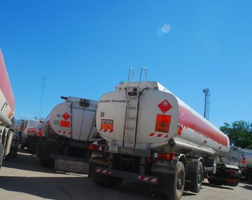 Advierten que faltará combustible por el trabajo a reglamento de camioneros