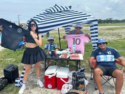 Cumbia y choripán en Miami: así esperaban los hinchas la presentación de Messi