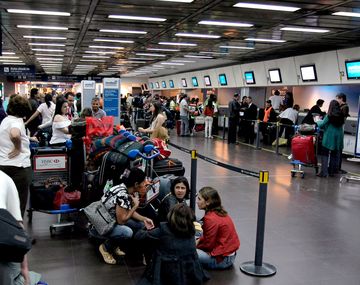 Todos los vuelos de Aerolíneas hoy están cancelados: ¿qué deben hacer los pasajeros?
