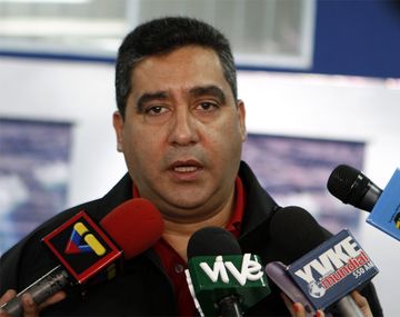 Venezuela: un ministro da su celular para recibir denuncias de corrupción policial