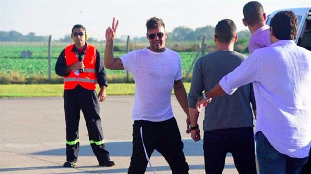 Desinfectaron a fans de Ricky Martin para que puedan saludarlo