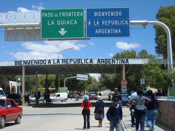 Piensan en prohibir el ingreso de inmigrantes con antecedentes