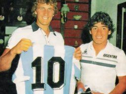 Diego Maradona y Jean-Marie Pfaff en 1986.