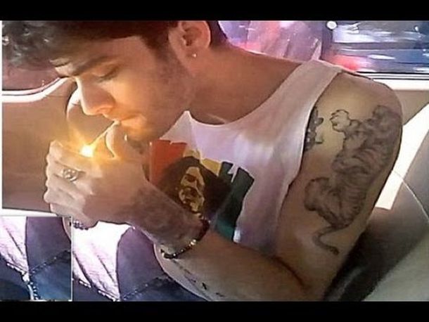 Conmoción en el mundo adolescente: difunden un video de dos integrantes de One Direction fumando marihuana