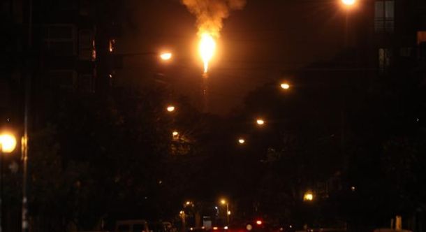 Preocupación en La Plata por las llamas en una planta de YPF