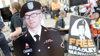 comienza el juicio al soldado que filtro secretos a wikileaks comienza el juicio al soldado que filtro secretos a wikileaks