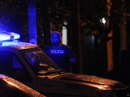 llamo a la policia, se olvido de esconder las plantas de marihuana y lo detuvieron llamo a la policia, se olvido de esconder las plantas de marihuana y lo detuvieron