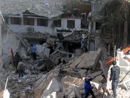 hallan otra victima fatal entre los escombros del edificio hallan otra victima fatal entre los escombros del edificio