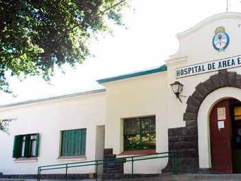 Denunciaron a los padres de un bebe que no fue vacunado y está internado por meningitis
