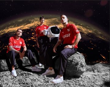 Independiente presentó su nueva camiseta titular