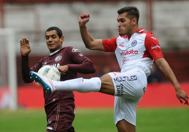Argentinos se lo empató a Lanús y sigue soñando