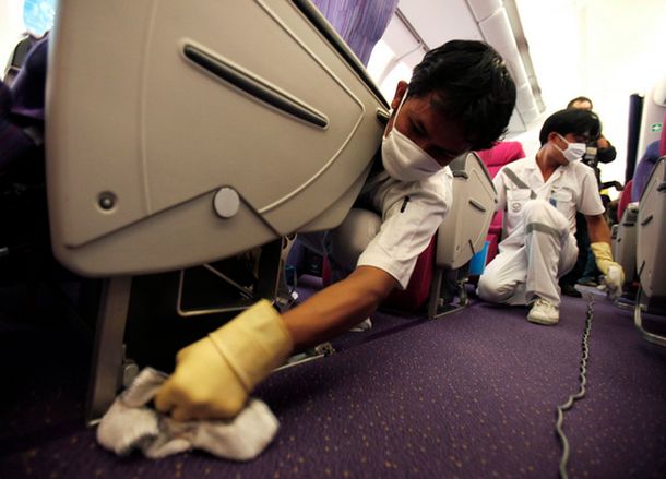 Aviones, barcos y micros, a desinfección cada vez que entren o salgan del país