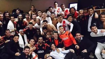 con la alegria del pasaje a la final, river ya volvio a buenos aires con la alegria del pasaje a la final, river ya volvio a buenos aires
