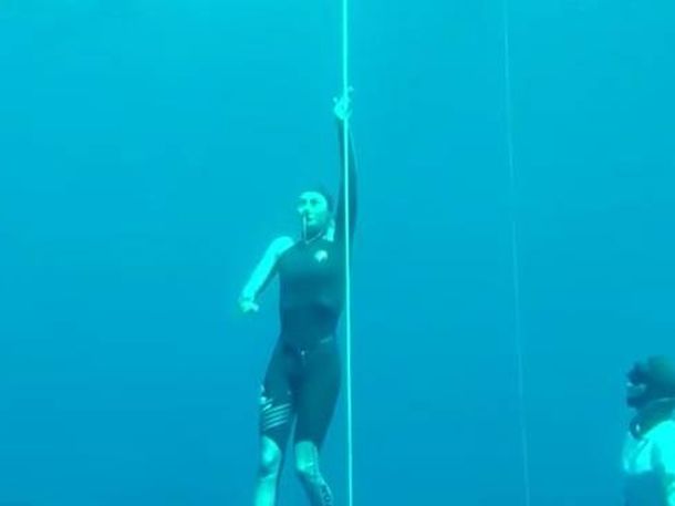 Increíble: una ucraniana hizo historia al batir el récord mundial de apnea sin aletas