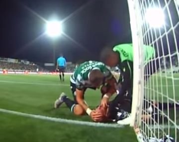 Dramático momento: el uruguayo Coates le salvó la vida al arquero del Sporting Lisboa