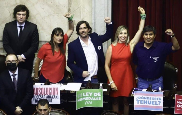 Milei y Del Caño están a dos bancas de distancia y estallaron los memes