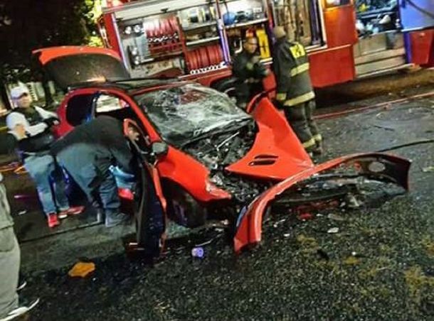 Un auto chocó contra un colectivo en Mataderos: un muerto