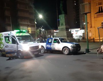 Una mujer atropelló a dos policías y se dio a la fuga