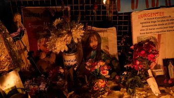 Dolor en Córdoba: la familia de Agostina Vega la despidió junto a sus amistades en un velatorio privado Dolor en Córdoba: la familia de Agostina Vega la despidió junto a sus amistades en un velatorio privado