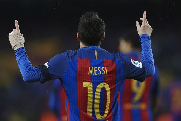 El ojo en la concentración argentina: ¿por qué Messi tenía la mano vendada?