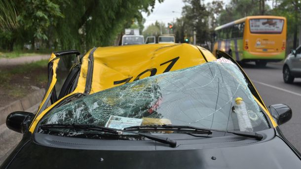 Así quedó el taxi. (Gentileza: MDZ)