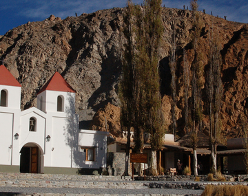 El pueblo entre montañas para salir de lo cotidiano y meterse en la altura