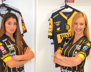 Olimpo también estrena camiseta y no se achica frente a River