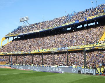 Damas Gratis abrió el show en la despedida de Riquelme