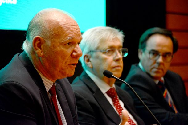 El ministro interino de Industria